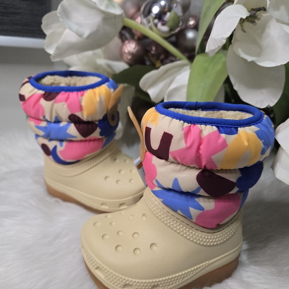 Crocs Classic Neopuff Geo Snowboots geel Gevoerde schoenen - beige size5c New